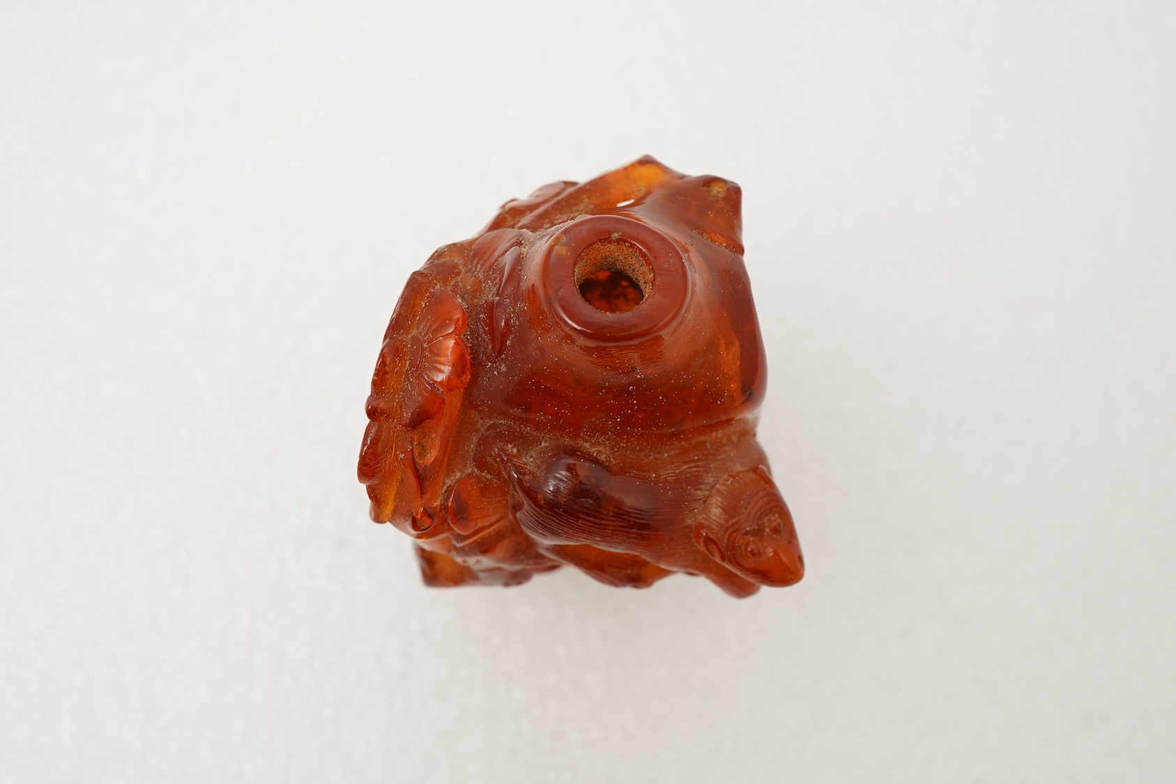 A Chinese caved amber snuff bottle, 19th century